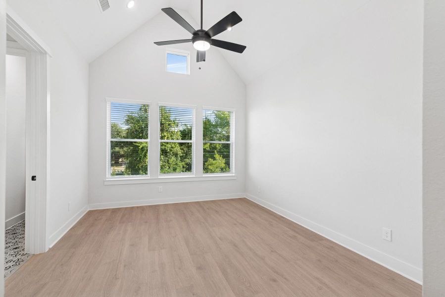 Spacious, unfurnished interior of a new home in Retreat at Oak Park, Houston (Image 17). Spacious, unfurnished interior of a new home in Retreat at Oak Park, Houston (Image 17).