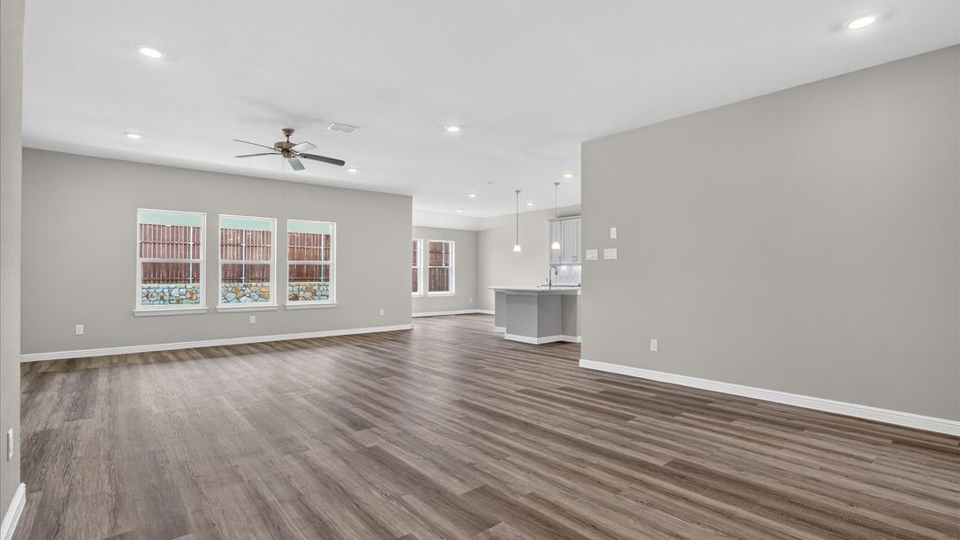 Representative unfurnished interior of a home built from the Fairmount by D.R. Horton in Sandstone Estates, Granbury (Image 14).