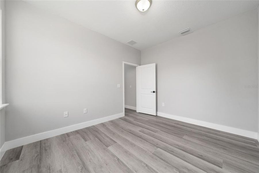 Spacious, unfurnished interior of a new home in , Ocala (Image 26).