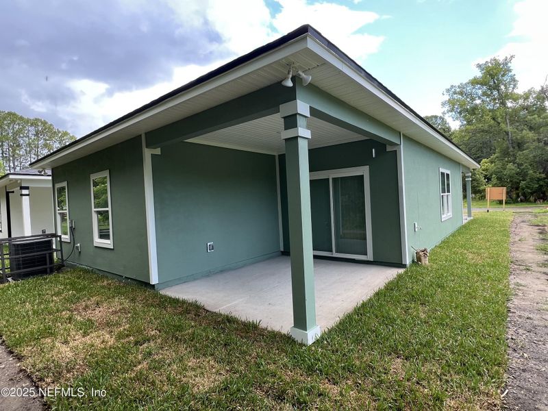 Exterior details and patio area of a home in , Jacksonville (Image 2).