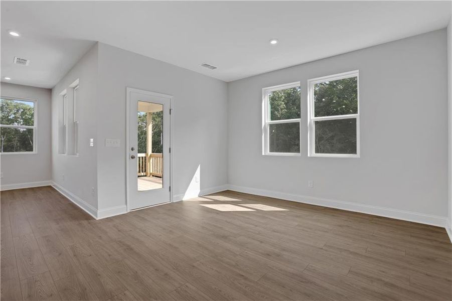 Spacious, unfurnished interior of a new home in Cambridge at Steels Bridge, Canton (Image 22).