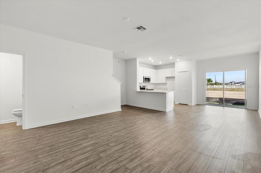 Spacious, unfurnished interior of a new home in , Ocala (Image 14).