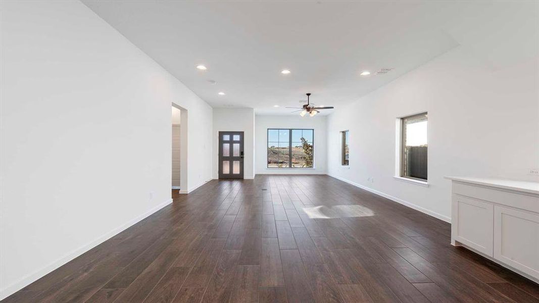 Spacious, unfurnished interior of a new home in Avondale, Fate (Image 18).
