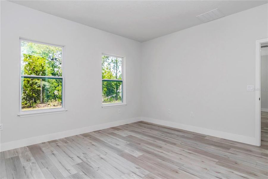Spacious, unfurnished interior of a new home in , Ocala (Image 14).