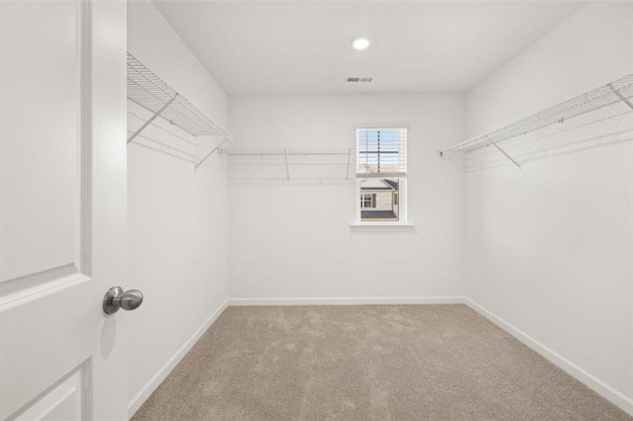 Spacious, unfurnished interior of a new home in , Bethlehem (Image 16).