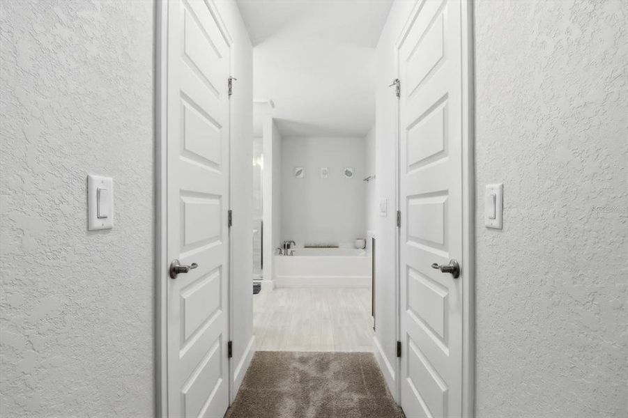 Spacious, unfurnished interior of a new home in , Homosassa (Image 21).