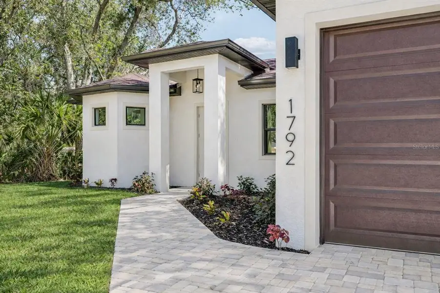 Exterior details and patio area of a home in , North Port (Image 3).