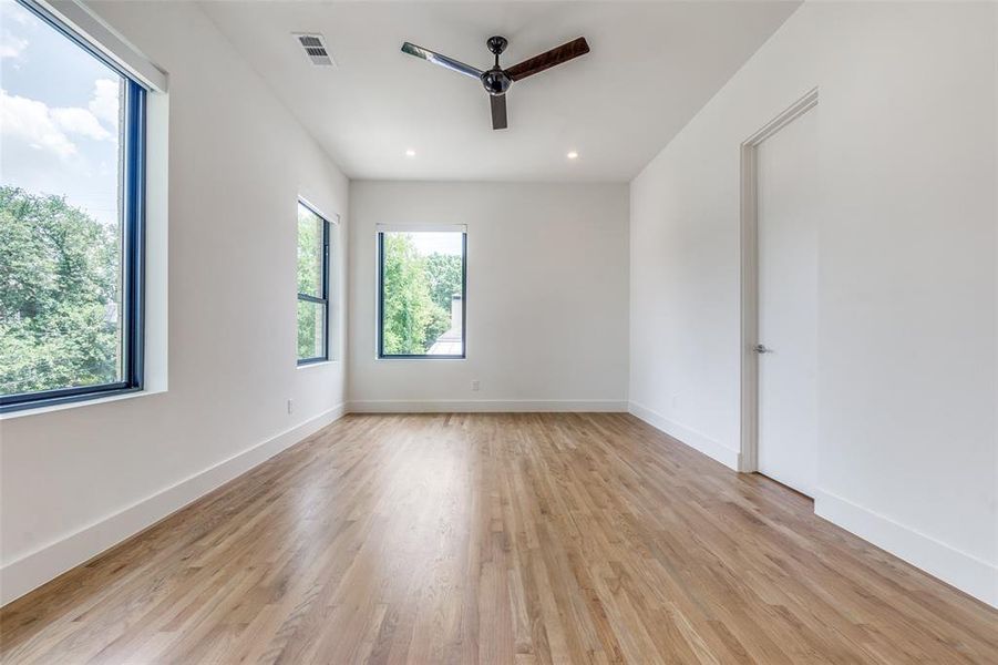 Guest bedroom