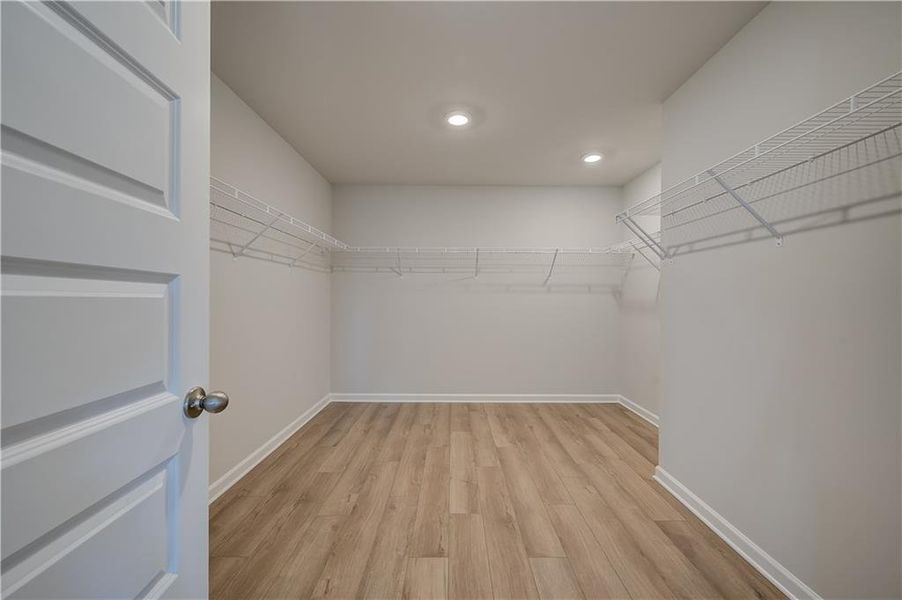 Spacious, unfurnished interior of a new home in , Hampton (Image 27).