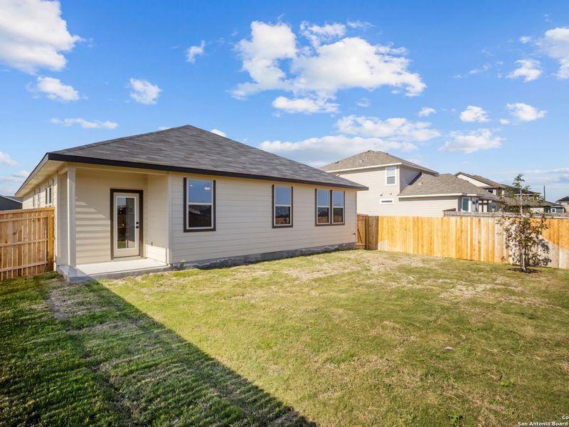 Exterior details and patio area of a home in Hannah Heights, Seguin (Image 21).