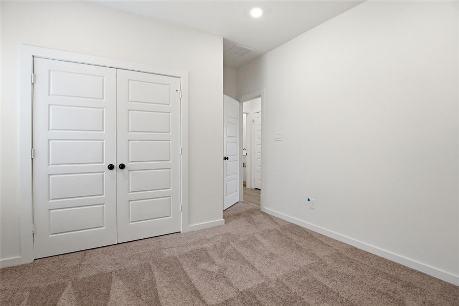 Spacious, unfurnished interior of a new home in Foxtail Palms, Manvel (Image 28).