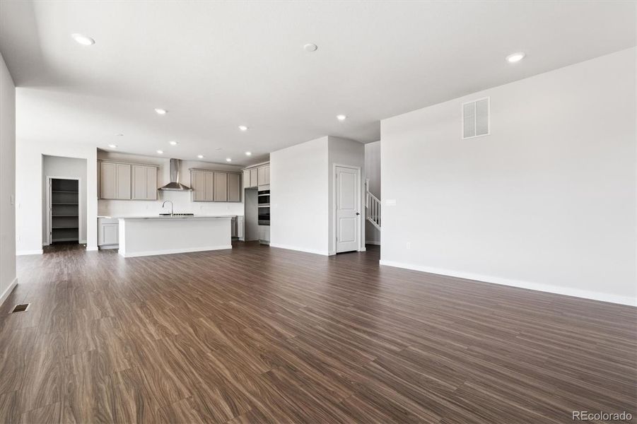 Spacious, unfurnished interior of a new home in Prestige Collection at Parkdale Commons, Lafayette (Image 25). Spacious, unfurnished interior of a new home in Prestige Collection at Parkdale Commons, Lafayette (Image 25).