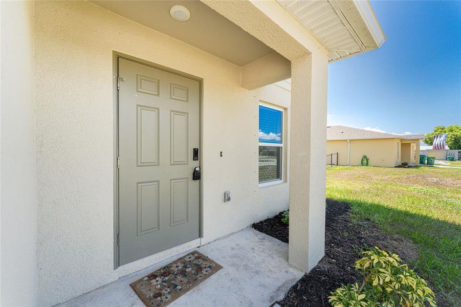 Exterior details and patio area of a home in , Port Charlotte (Image 3).