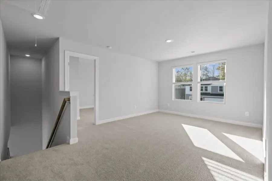 Spacious, unfurnished interior of a new home in Ashby Woods, Boiling Springs (Image 18).