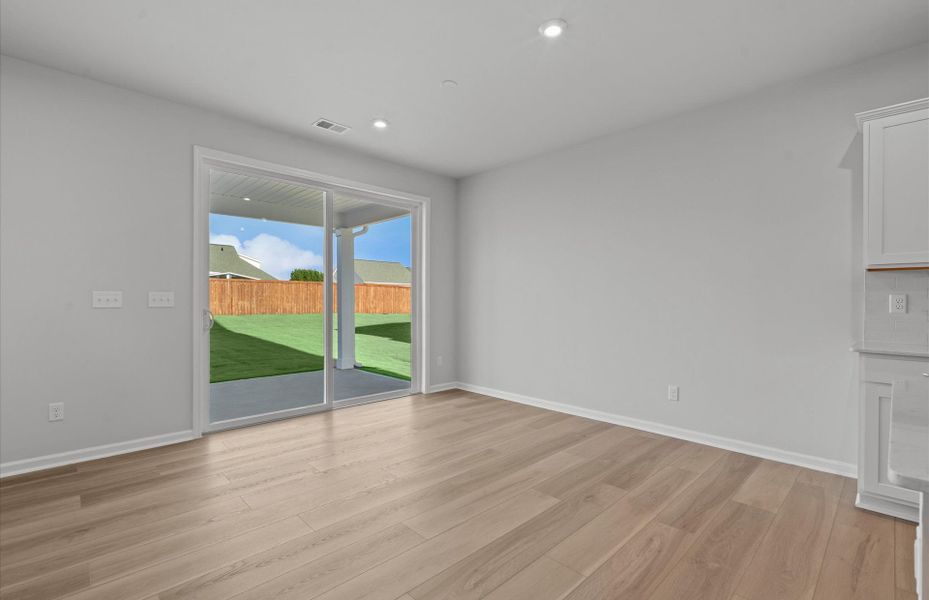 Spacious, unfurnished interior of a new home in Fox Hollow, Spartanburg (Image 16).