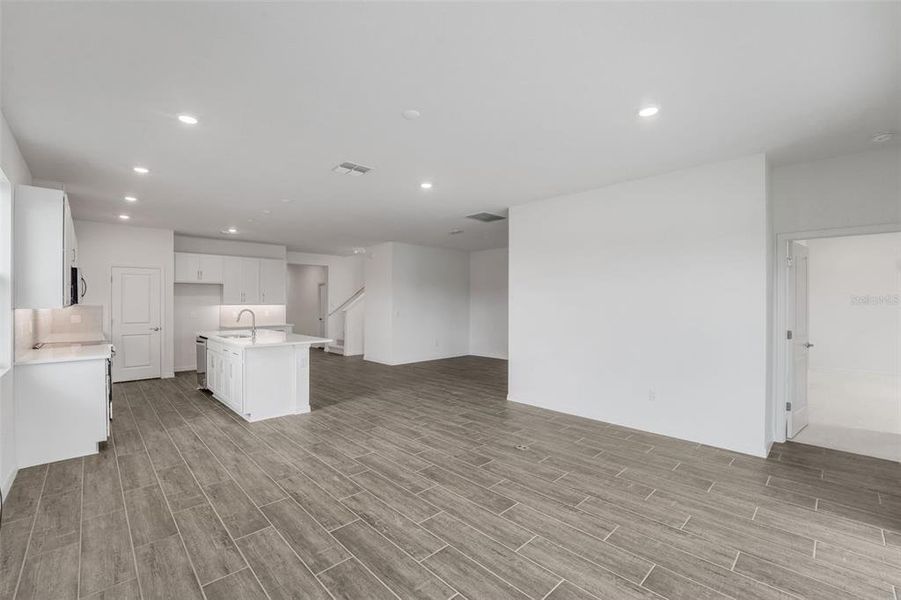 Spacious, unfurnished interior of a new home in Tuscan Hills, Dade City (Image 19).