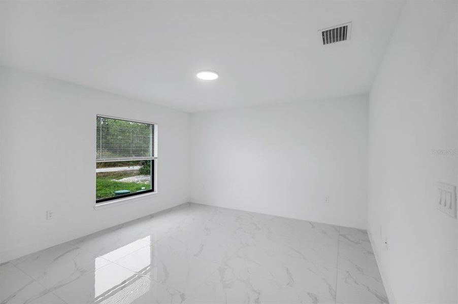Spacious, unfurnished interior of a new home in , Lehigh Acres (Image 15).