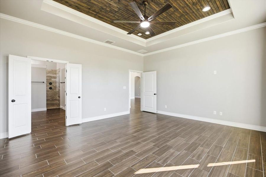 Spacious, unfurnished interior of a new home in , Granbury (Image 35).