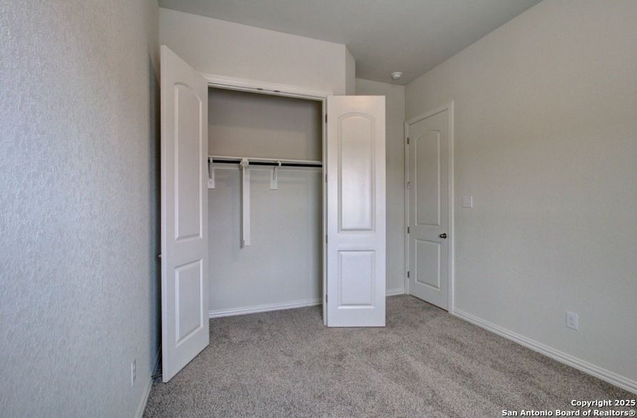 Spacious, unfurnished interior of a new home in Veranda, San Antonio (Image 19).