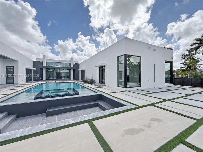 Exterior details and patio area of a home in , Miami (Image 32).