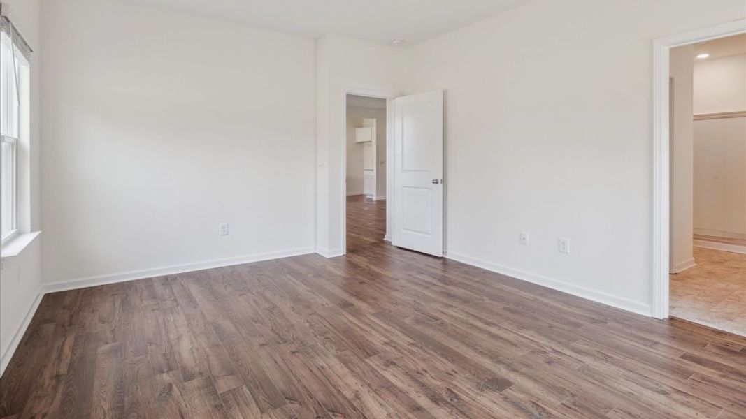 Spacious, unfurnished interior of a new home in Catlett Cove, Knoxville (Image 19).