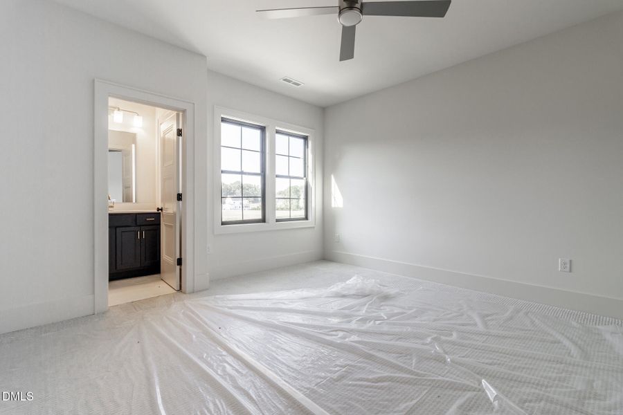 200_MEADOW_WALK_DR_INTERIOR_56 200_MEADOW_WALK_DR_INTERIOR_56