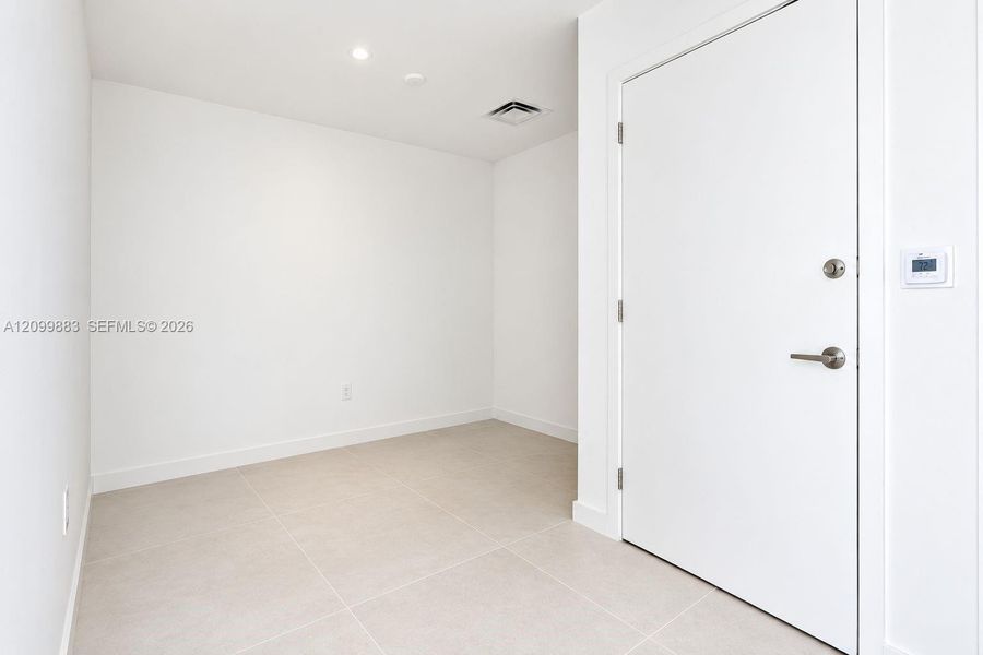 Spacious, unfurnished interior of a new home in , Miami (Image 15).
