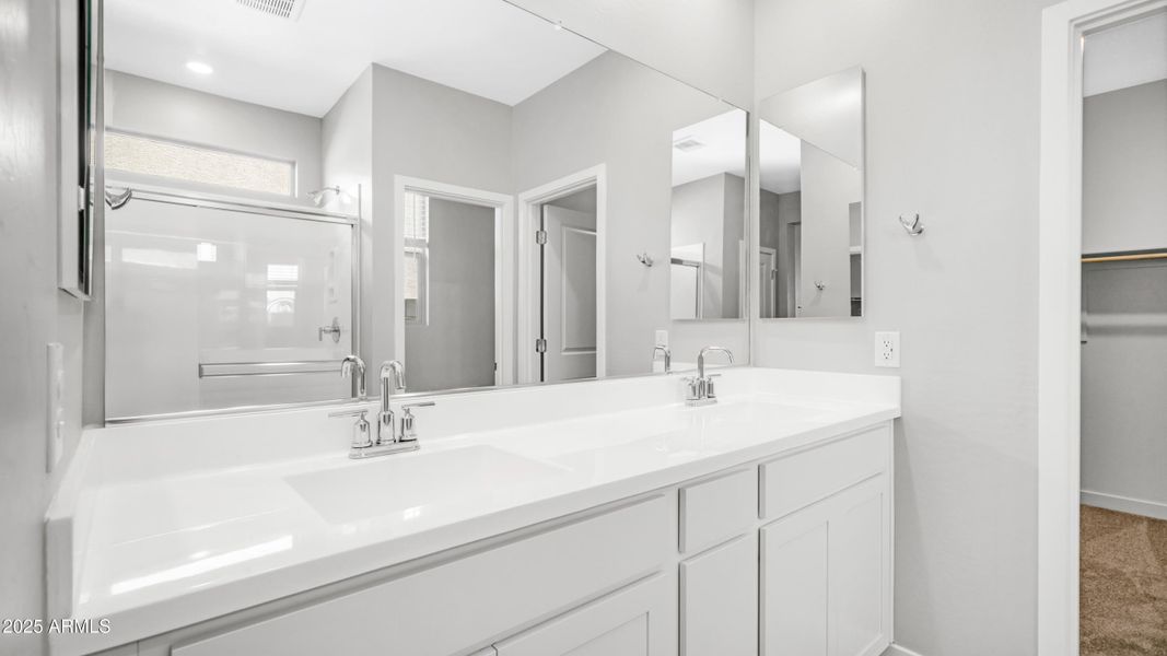 His & Her sinks His & Her sinks