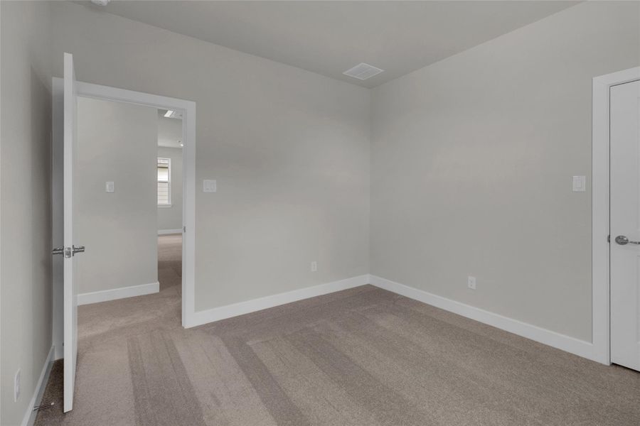 Spacious, unfurnished interior of a new home in Midline, Webster (Image 17).