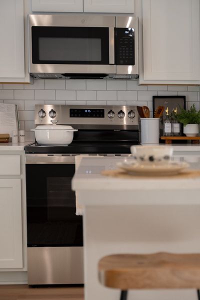 Representative interior finishes for a home built from the The Rose by Avonley Homes in Pinemont, Bryan (Image 25).