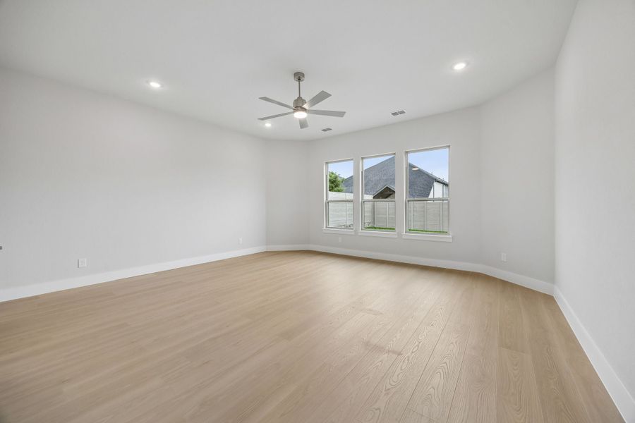 Spacious, unfurnished interior of a new home in Painted Tree Lakeside, McKinney (Image 22).