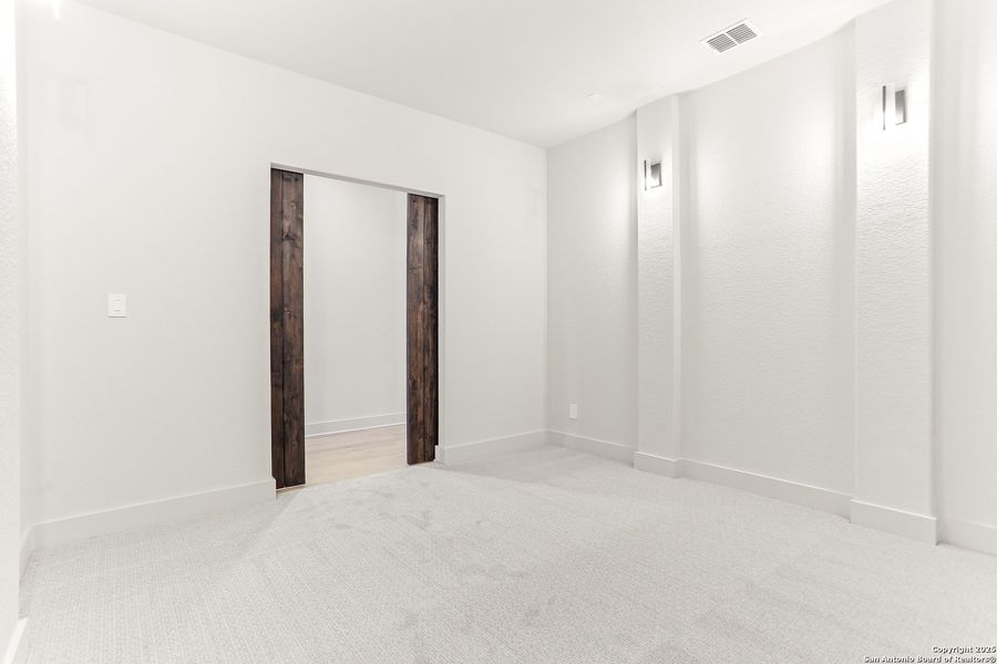 Spacious, unfurnished interior of a new home in Esperanza - 70', Boerne (Image 22).