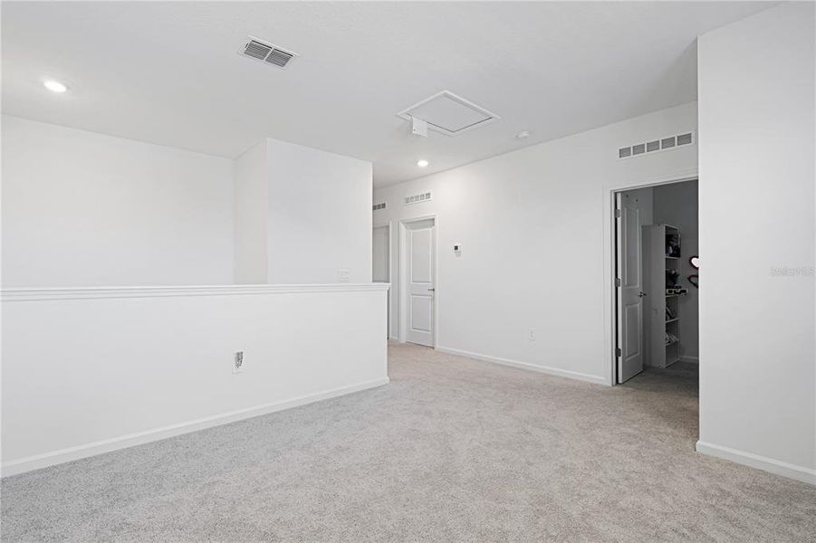 Spacious, unfurnished interior of a new home in Wellness Ridge, Clermont (Image 31).