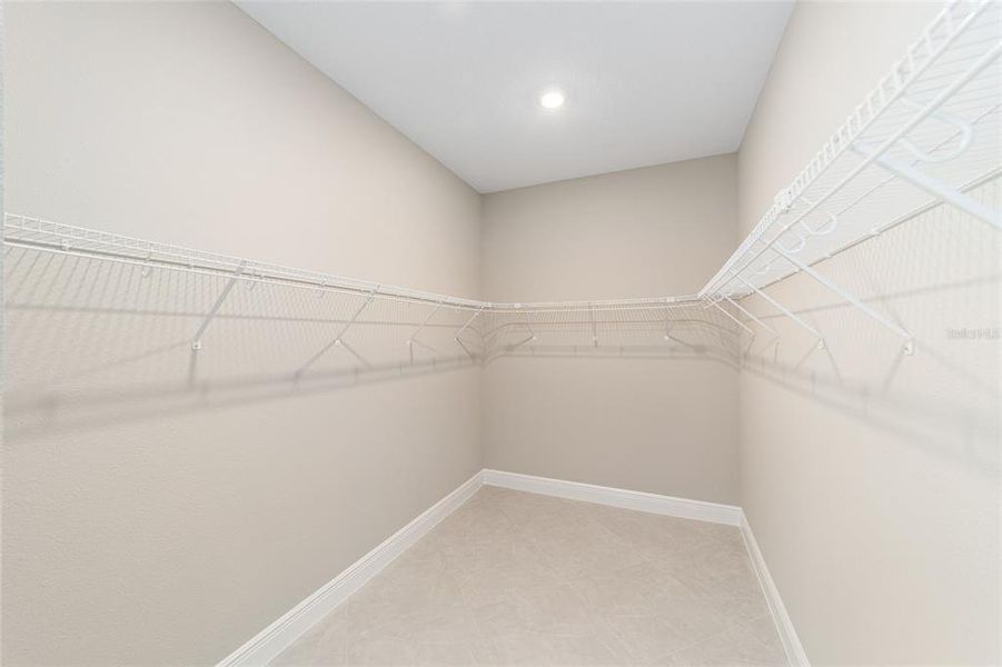 Spacious, unfurnished interior of a new home in , Ocala (Image 37).