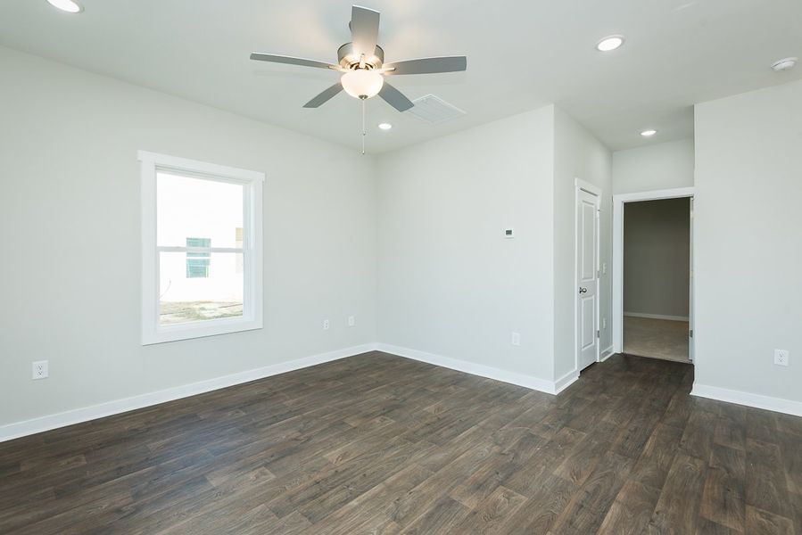 Representative unfurnished interior of a home built from the Thomas by Foundation Home Builders LLC in Pinnix Loop, Burlington (Image 16).