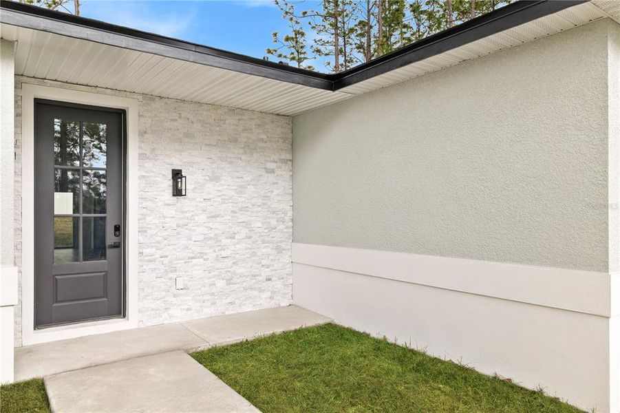 Exterior details and patio area of a home in , Citrus Springs (Image 3).