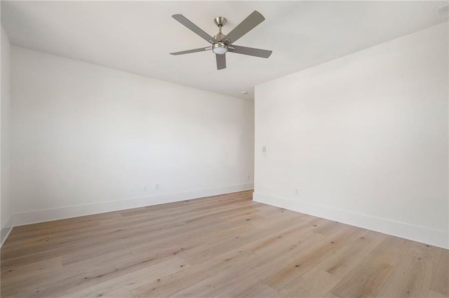 Spacious, unfurnished interior of a new home in , Alpharetta (Image 40).