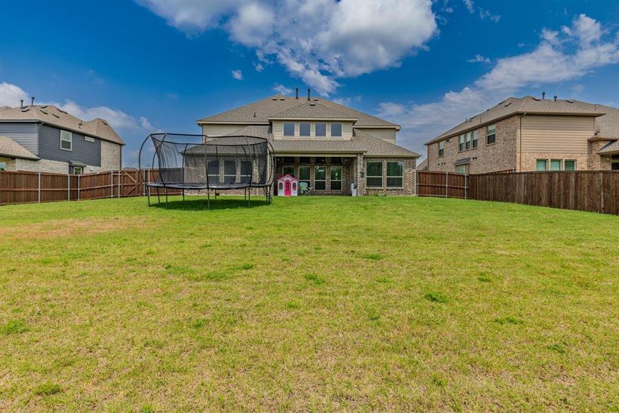 Exterior details and patio area of a home in Grayhawk Addition, Forney (Image 4).