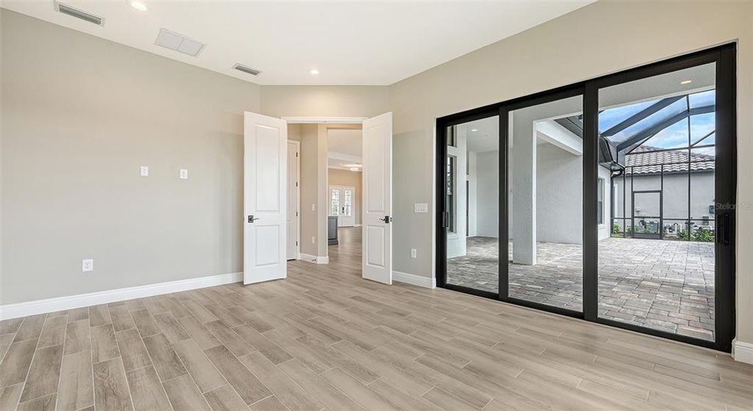 Spacious, unfurnished interior of a new home in , Englewood (Image 20).