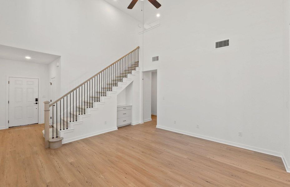 Spacious, unfurnished interior of a new home in Santa Rita Ranch, Liberty Hill (Image 15).
