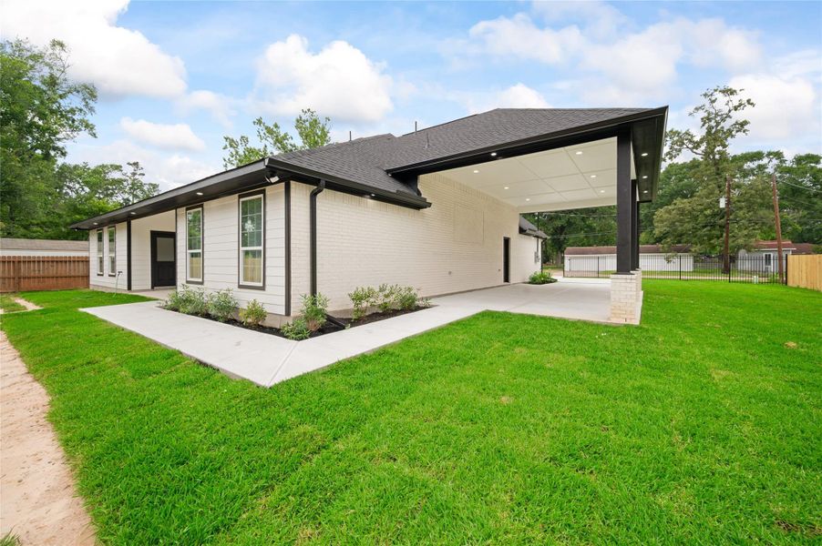 Exterior details and patio area of a home in , Porter (Image 28).