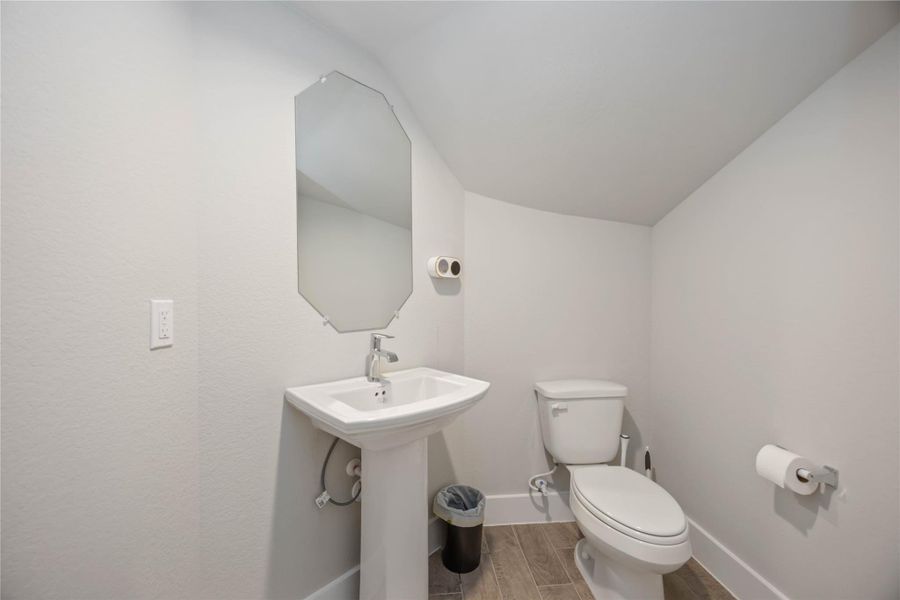 Furnished interior view inside a new home in Briarwood Crossing, Rosenberg (Image 9).