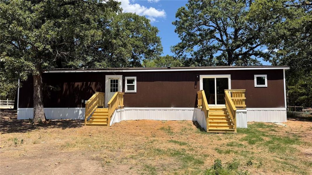 Exterior details and patio area of a home in , Scurry (Image 14).