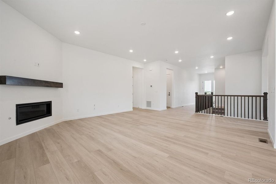 Spacious, unfurnished interior of a new home in The Aurora Highlands, Aurora (Image 11).