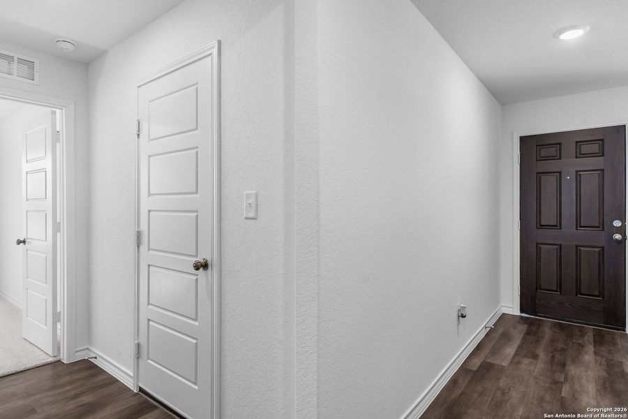 Spacious, unfurnished interior of a new home in Horizon Ridge, San Antonio (Image 21).