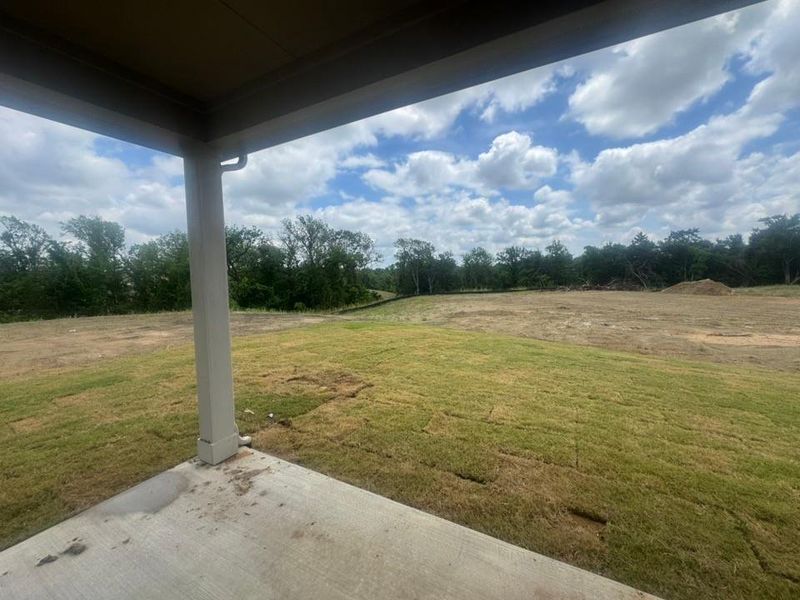 Covered patio with concrete flooring
