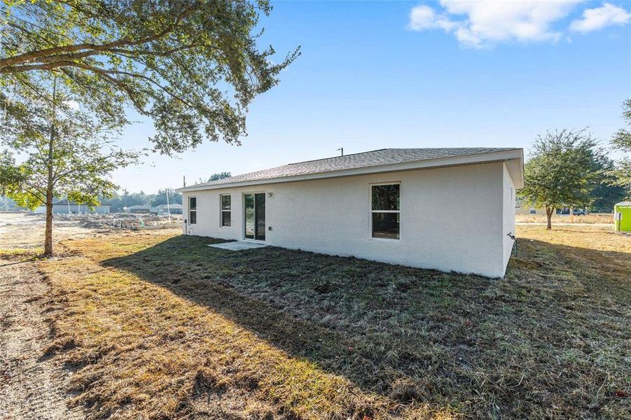 Exterior details and patio area of a home in , Dunnellon (Image 3).