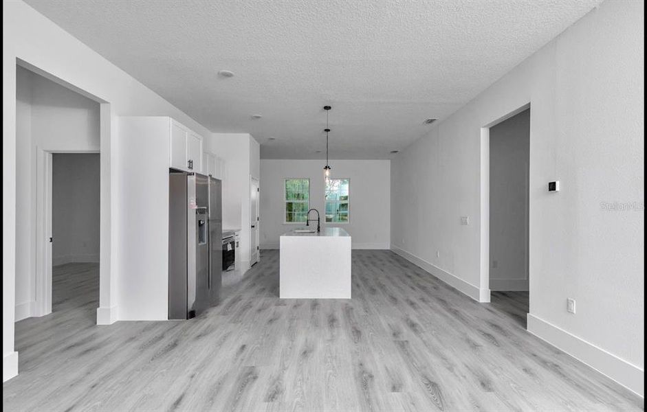 Spacious, unfurnished interior of a new home in , Dunnellon (Image 12).