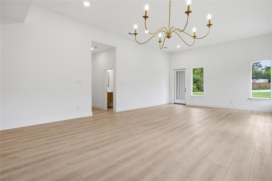 Spacious, unfurnished interior of a new home in , Dallas (Image 35).