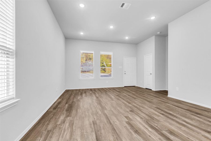 Spacious, unfurnished interior of a new home in , Willis (Image 20).